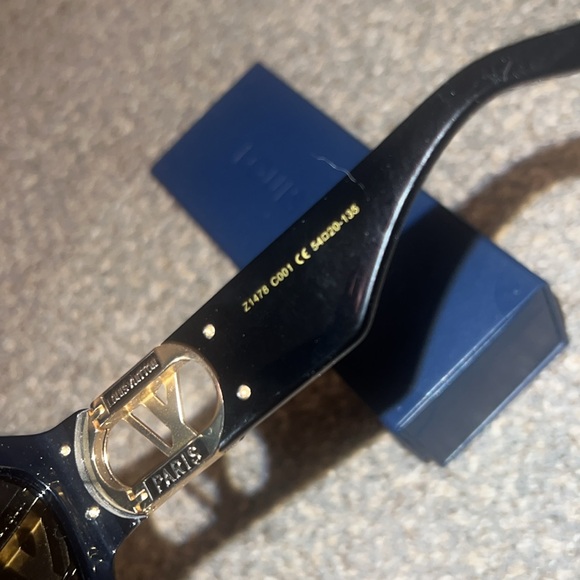 Louis Vuitton link square sunglasses. - Picture 6 of 10